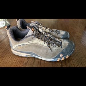 Merrell hiking shoes, boys/men size 7.5/girls/women 6.5
